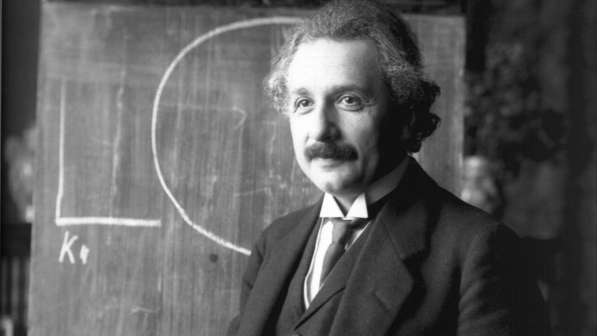 1. Albert Einstein était employé au service des brevets