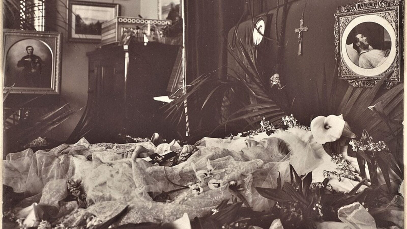 25. It Didn't Vanish The Moment The Victorian Era Ended
