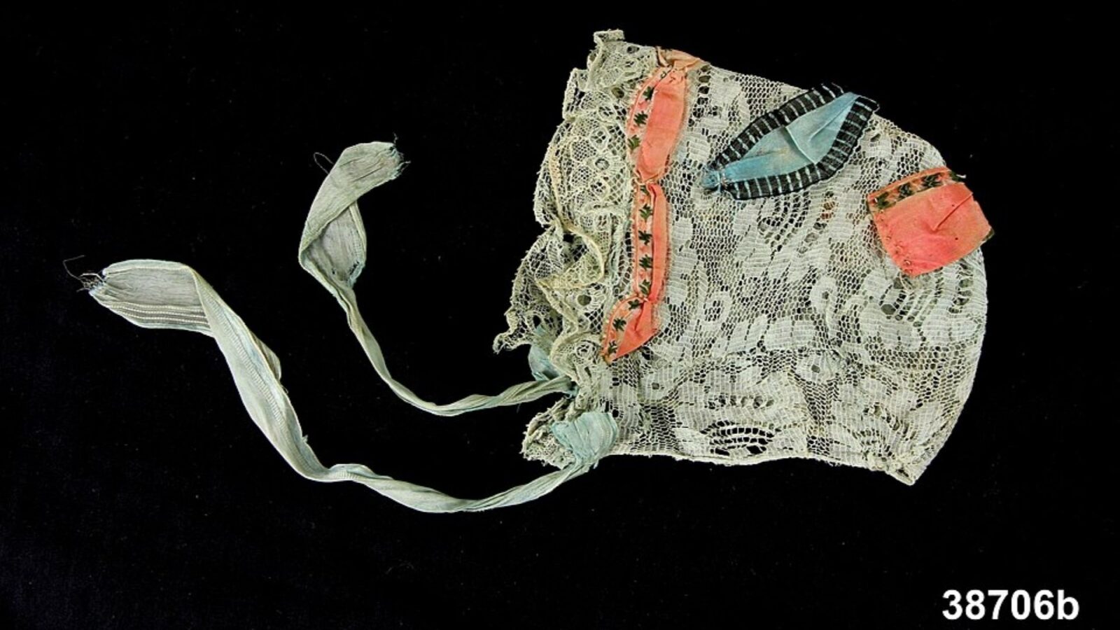 13. Le sel, le pain et la pièce de monnaie cousus dans les langes d'un bébé