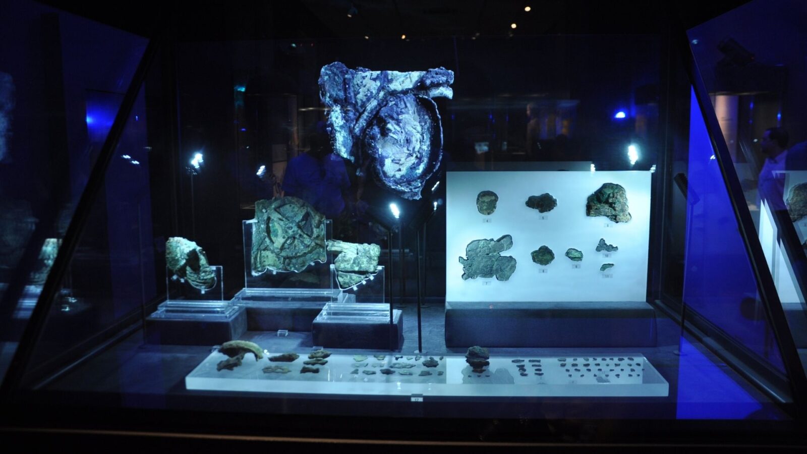 7. Divers Found A 2,000-Year-Old Computer In A Shipwreck