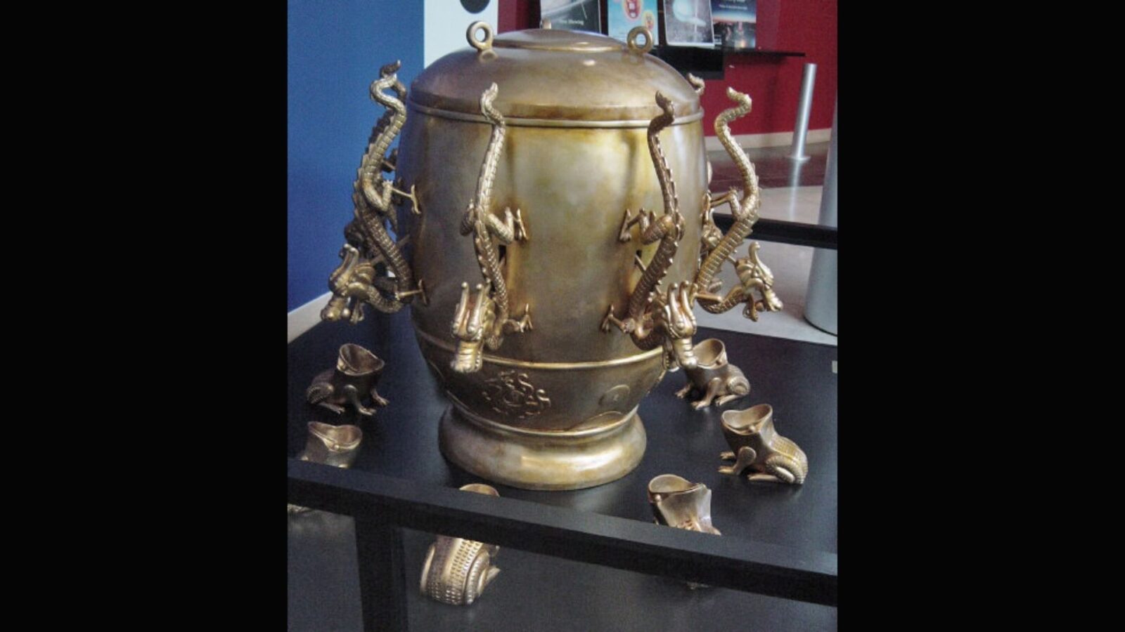 15. China Had An Earthquake Detector In AD 132