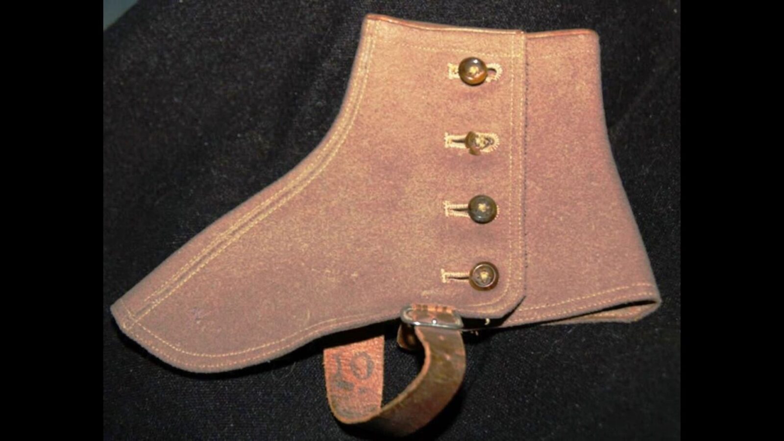 7. Les guêtres protégeaient les chaussures des messieurs de la boue
