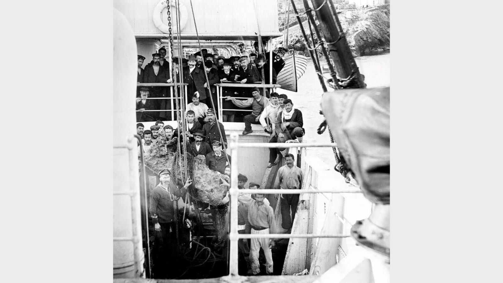 3. The Greek Navy Shows Up To Keep Looters Away From The Wreck
