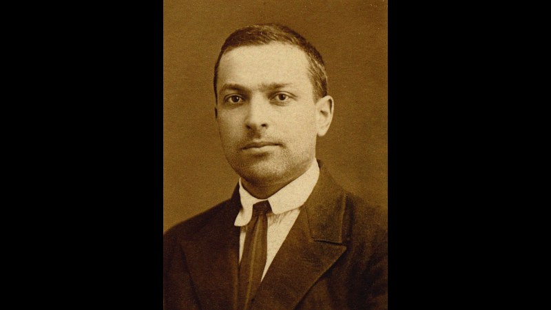 4. Vygotsky Says "Red Light, Green Light" Trains The Brain