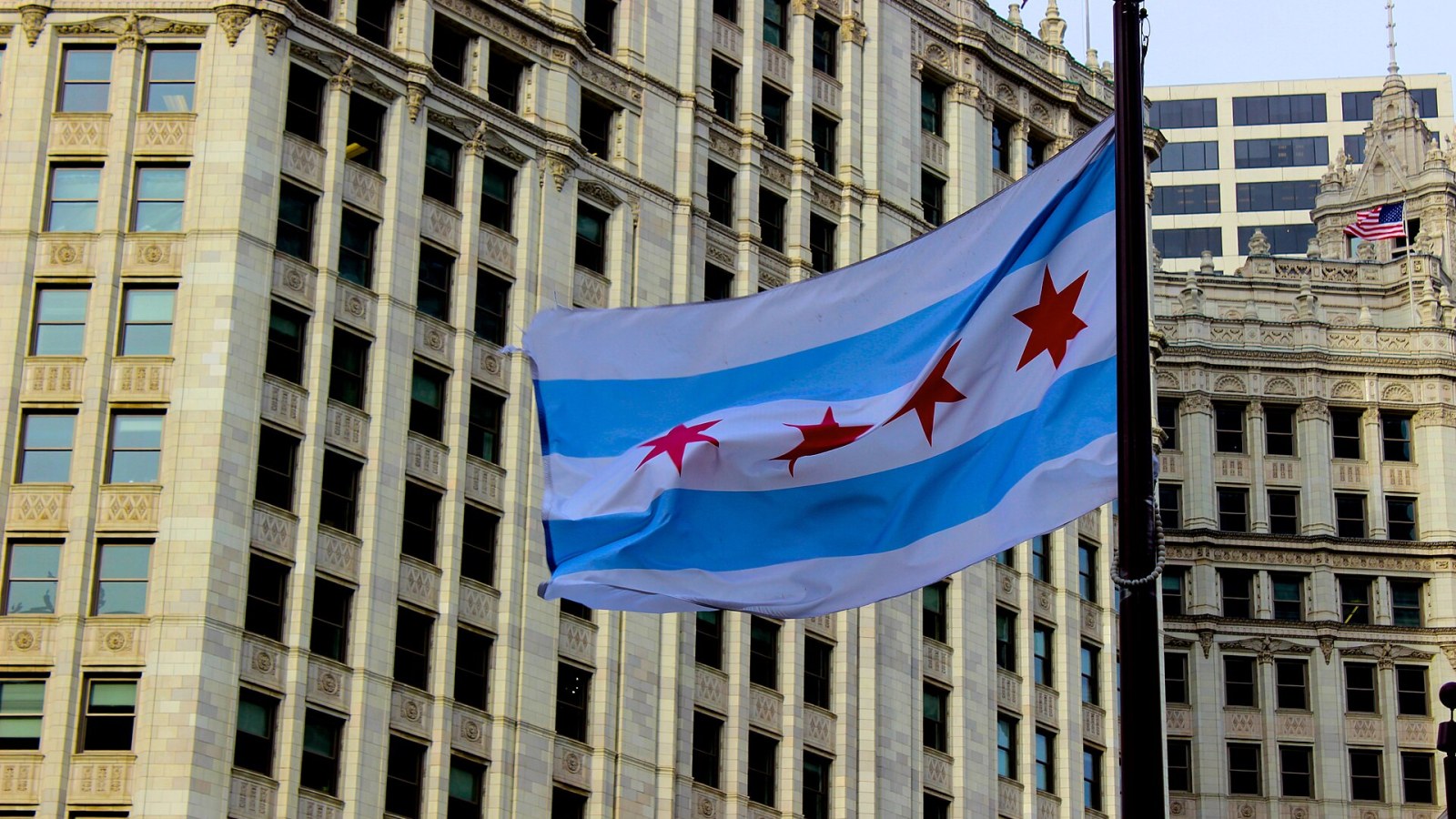 17. Chicago's Flag Avoided Religion On Purpose