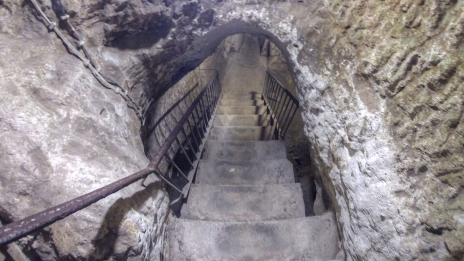 8. Hundreds Of Homes Had Secret Passages