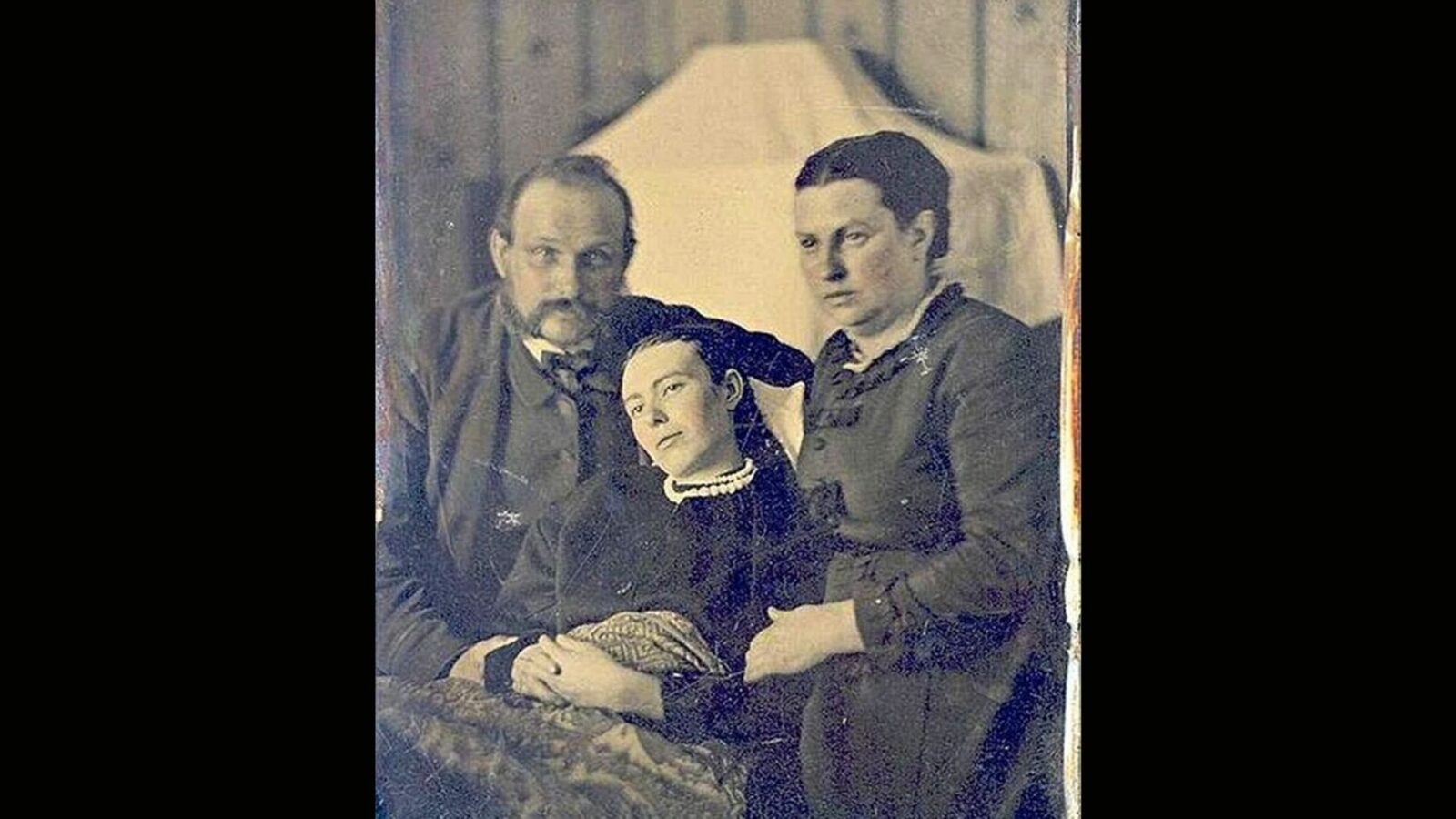 1. Photography Gave Ordinary Families A Whole New Way To Remember Someone