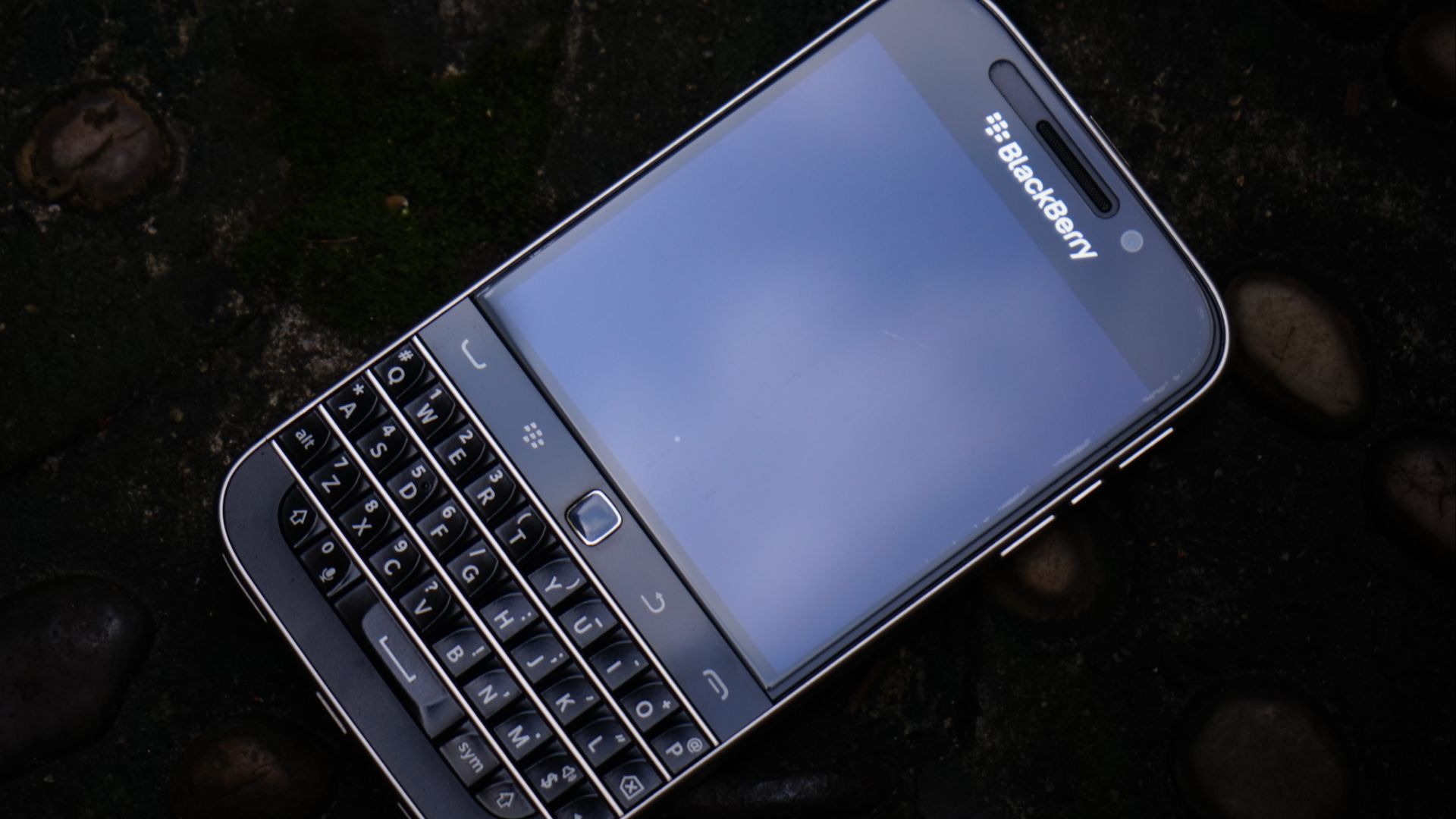 12. Le « pouce BlackBerry »