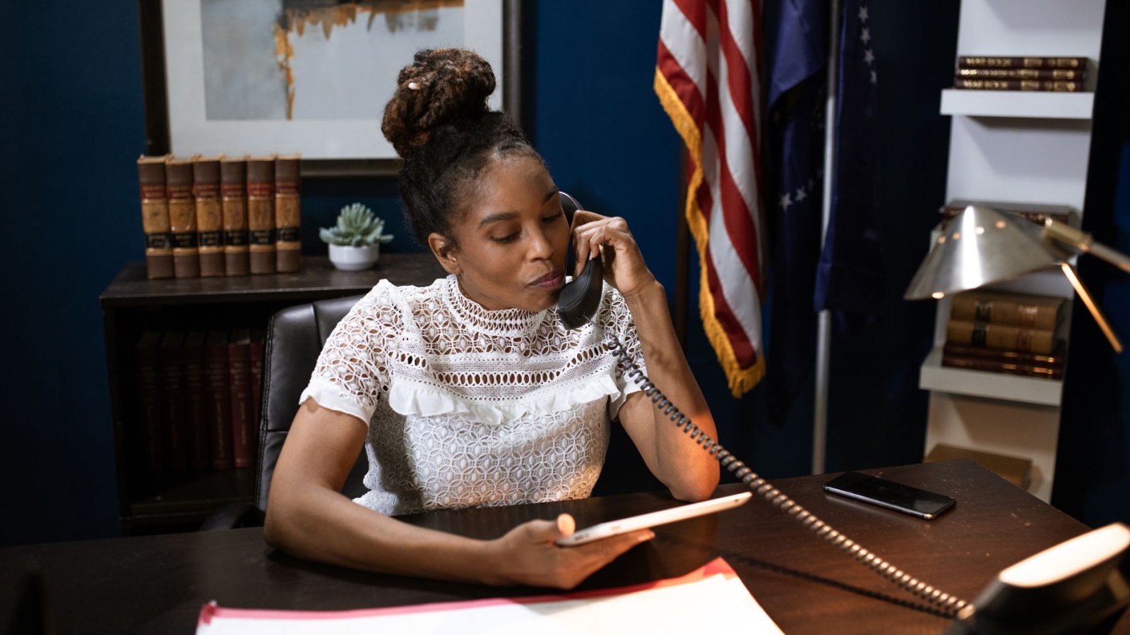 17. Les femmes diplomates devaient quitter leur poste lorsqu'elles se mariaient