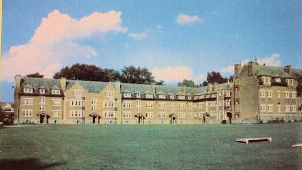 7. Les universités ont fait de la règle « trois pieds au sol » une politique officielle