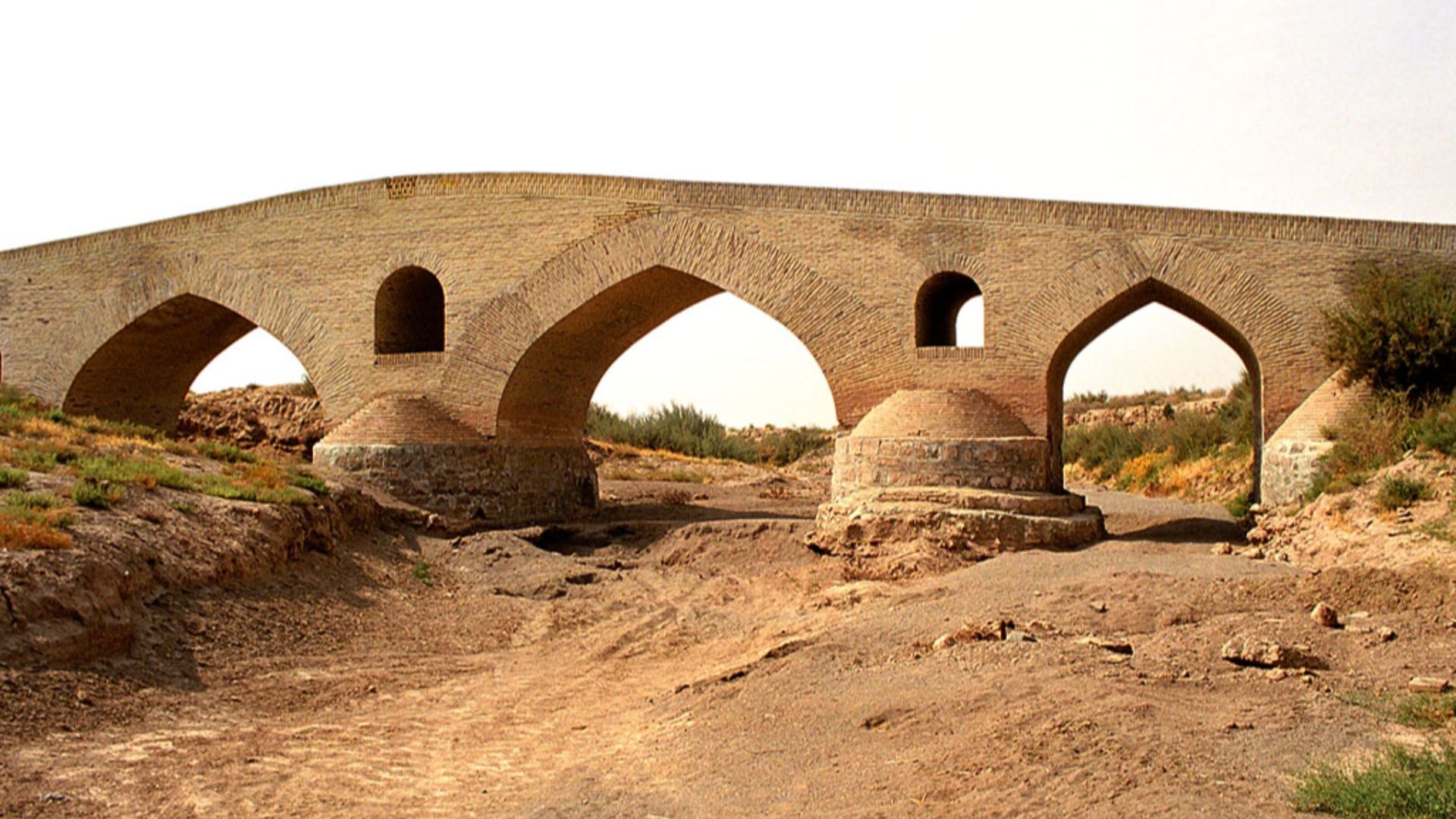 14. Les ponts safavides étaient bien plus que de simples passages sur les rivières