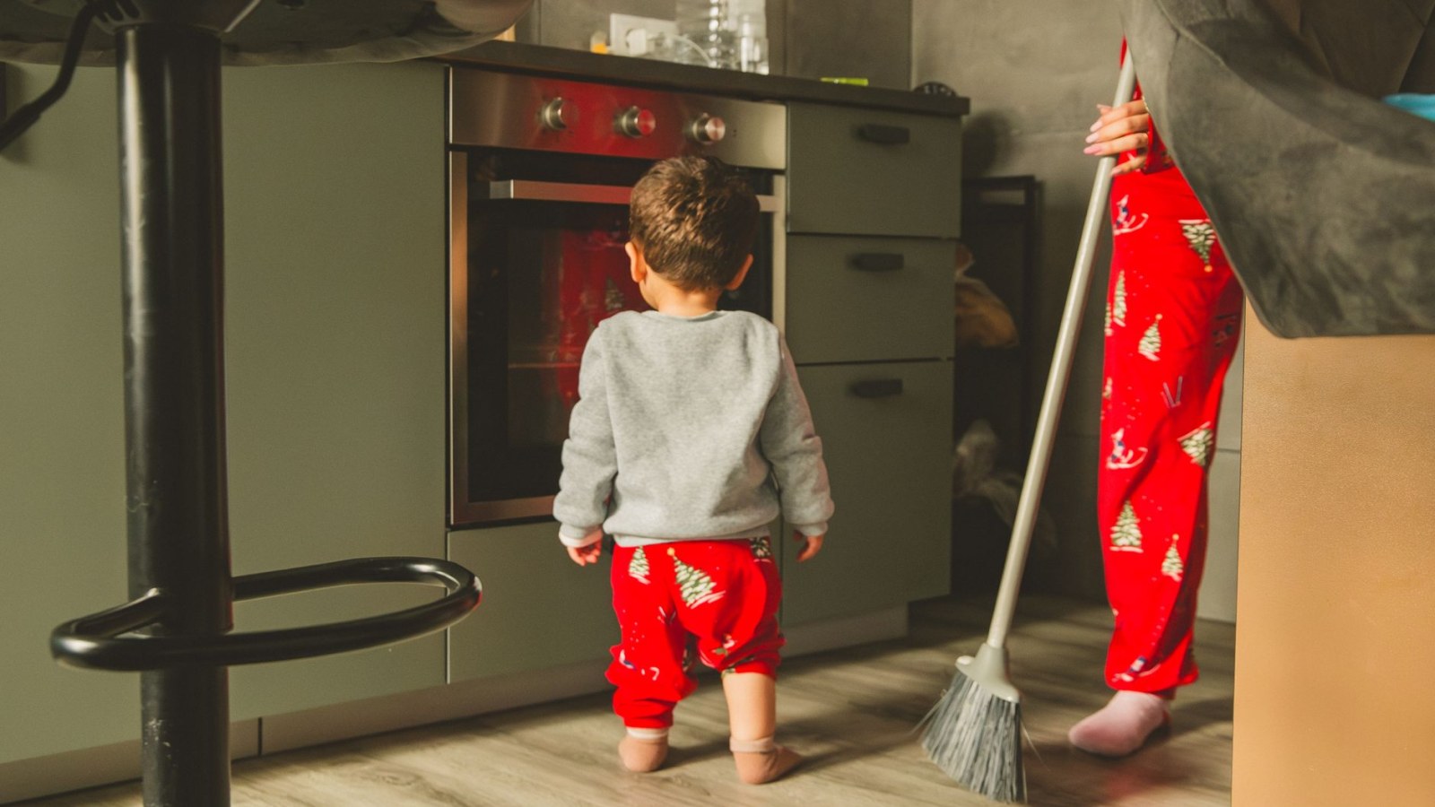 18. Montessori Handed Toddlers Real Brooms, Not Toy Ones