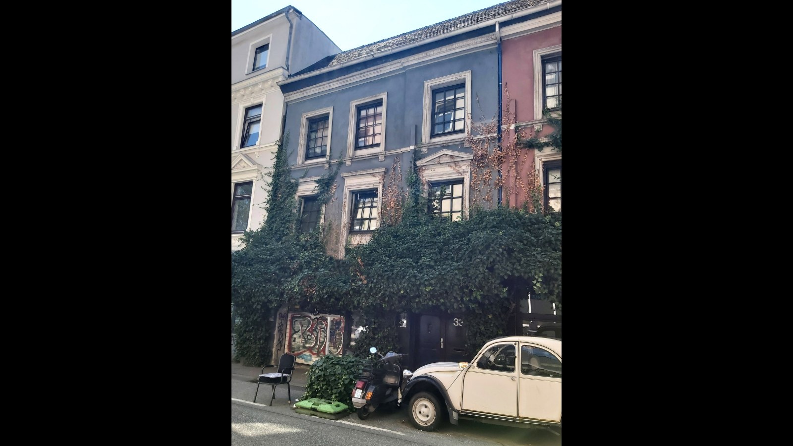 5. Cinq Beatles dorment dans la réserve d'un cinéma