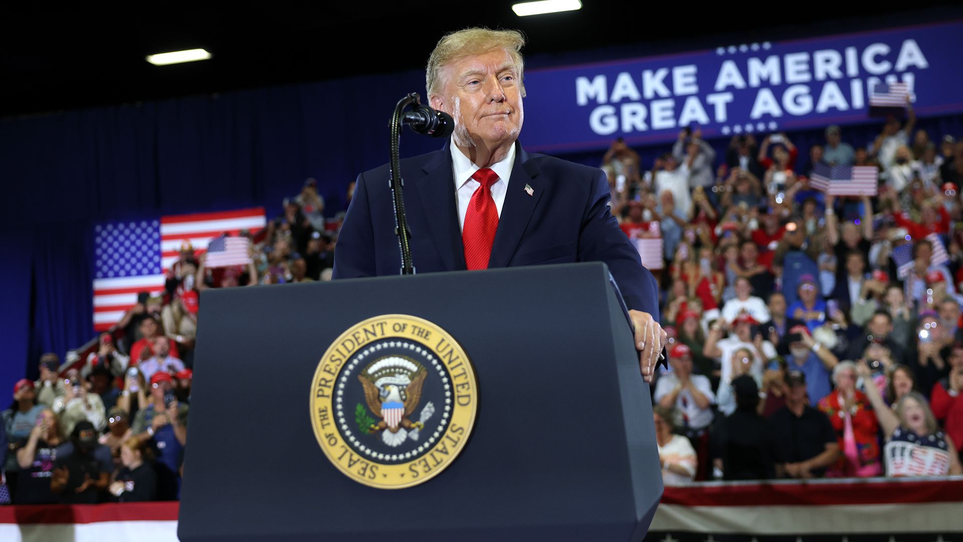 Trump confronté à un choc dans les sondages pour les élections de mi-mandat