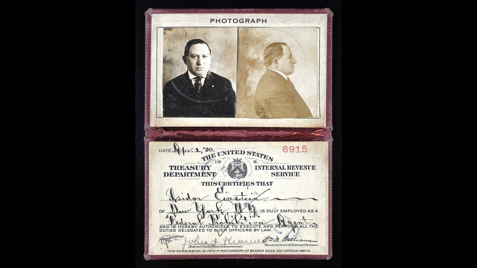 4. Izzy Einstein démasquait chaque jour des contrebandiers sous un nouveau déguisement