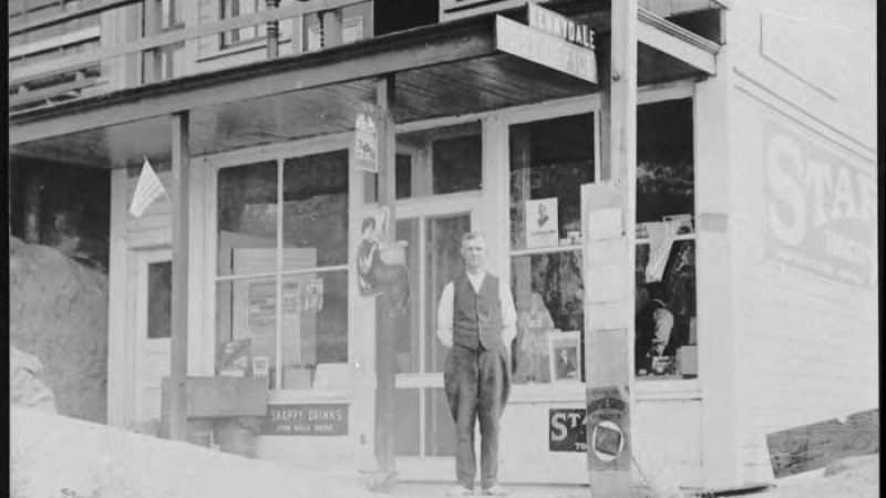 14. Rural Americans Walked To The Post Office Just To Get Their Mail