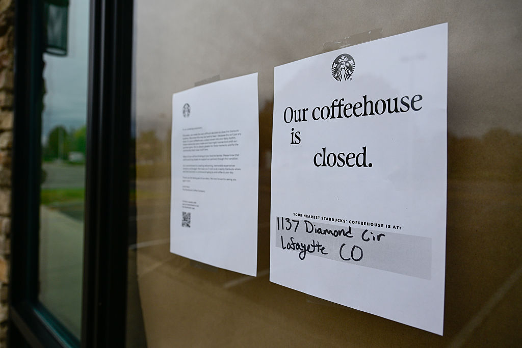 C’est officiel: Starbucks va fermer des centaines de cafés