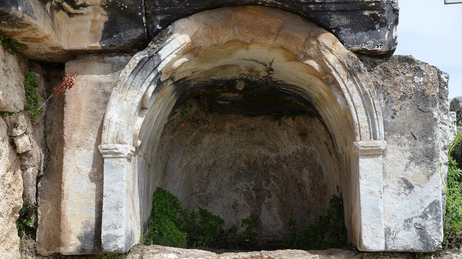 19. Hierapolis Had A Gate To Hades That Could Actually Kill You