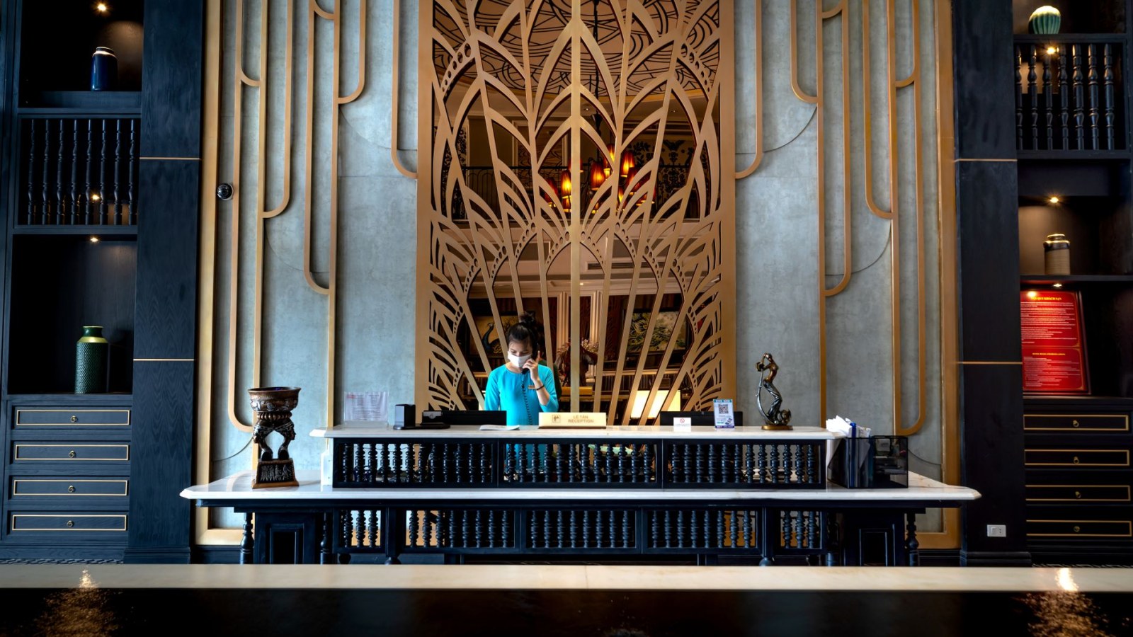 14. Busy Executives Let The Hotel Concierge Handle The Evening Plans