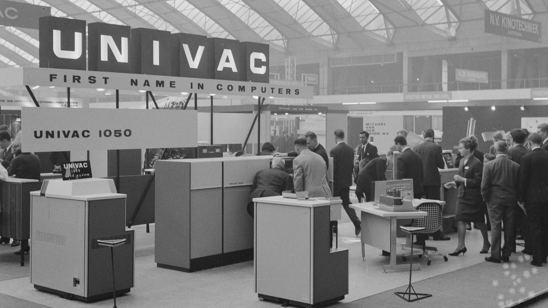4. L'UNIVAC I est dévoilé