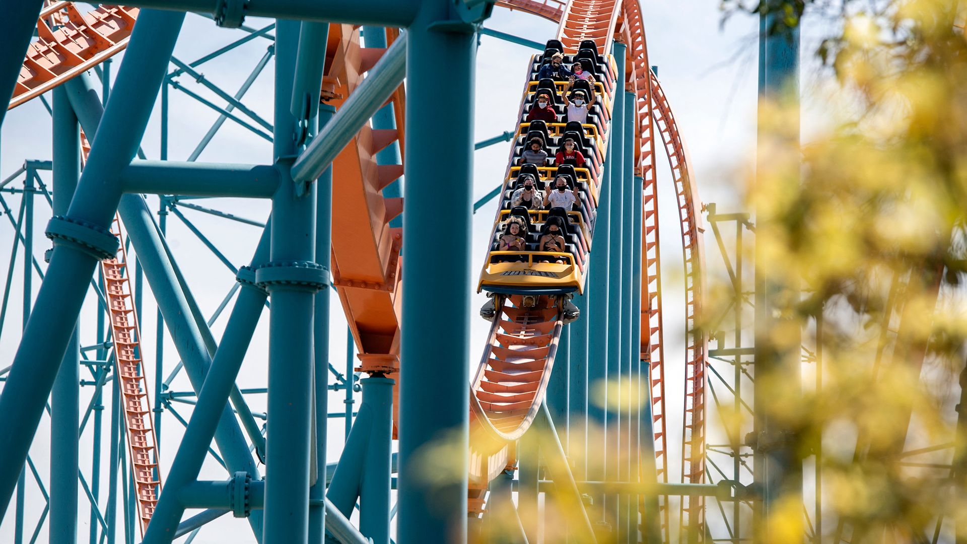 Six Flags ferme neuf montagnes russes à la suite d'un accident mortel