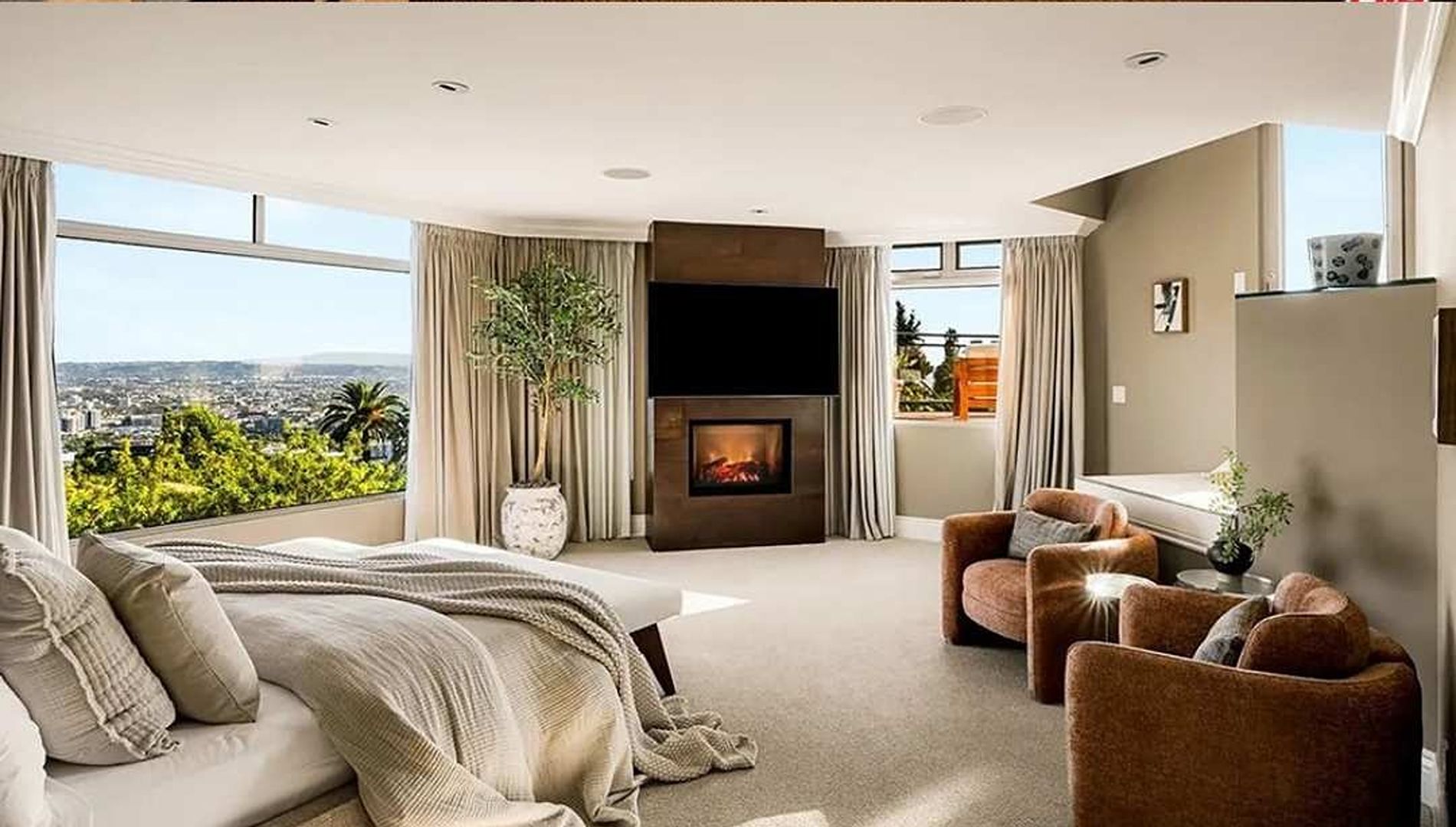 Une chambre principale avec une vue panoramique exceptionnelle