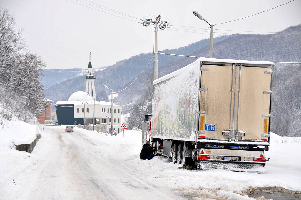 Mythe: Il faut gonfler davantage ses pneus d'hiver pour mieux adhérer à la route
