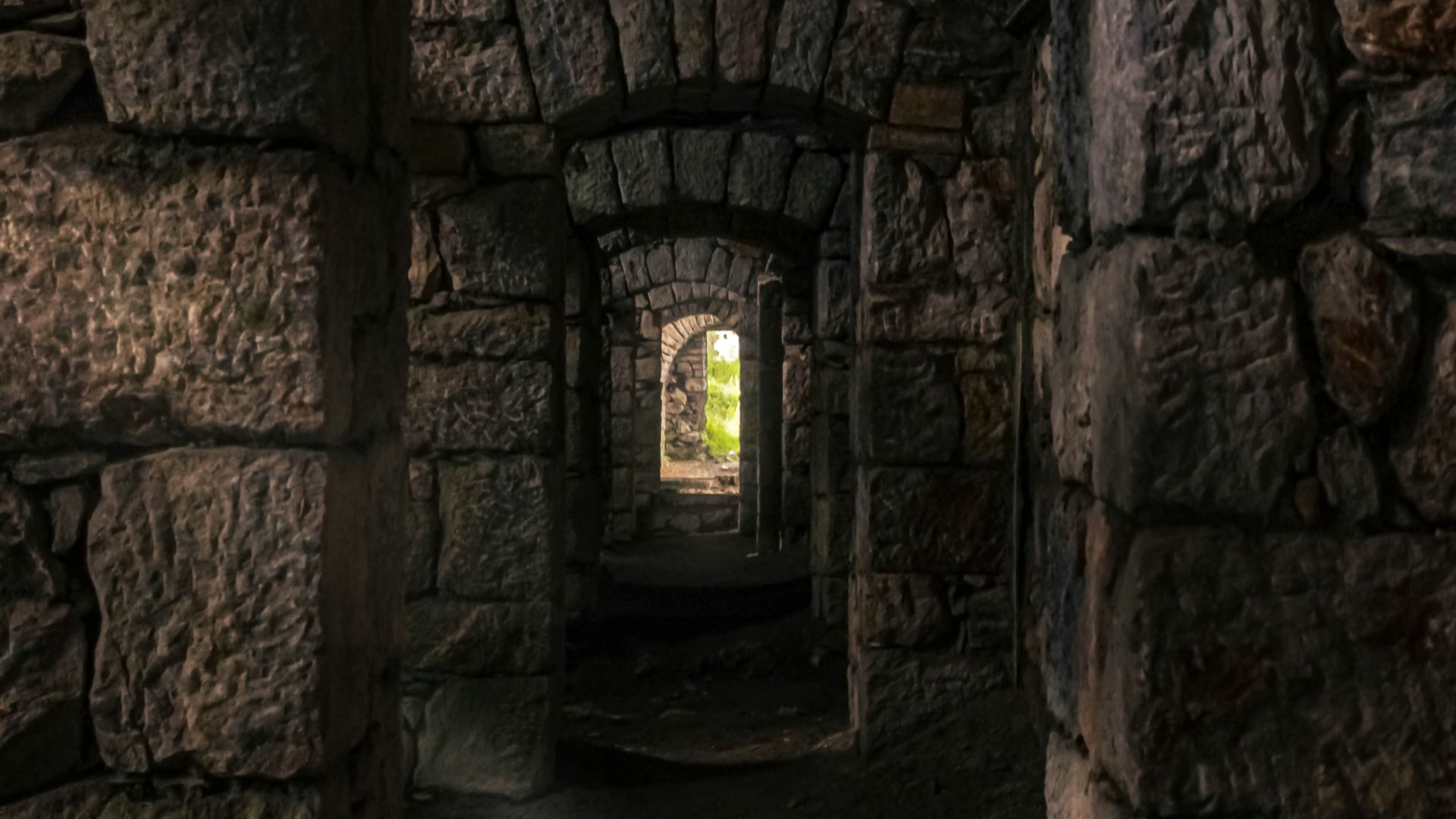 3. Construire leurs tombes alors qu'ils étaient encore en vie