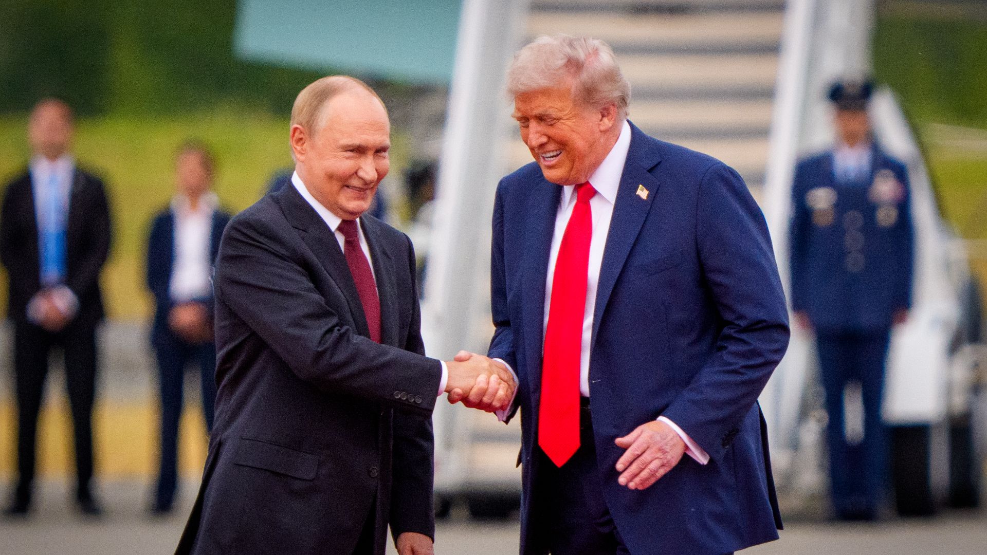Poutine propose un sommet sans l'Ukraine