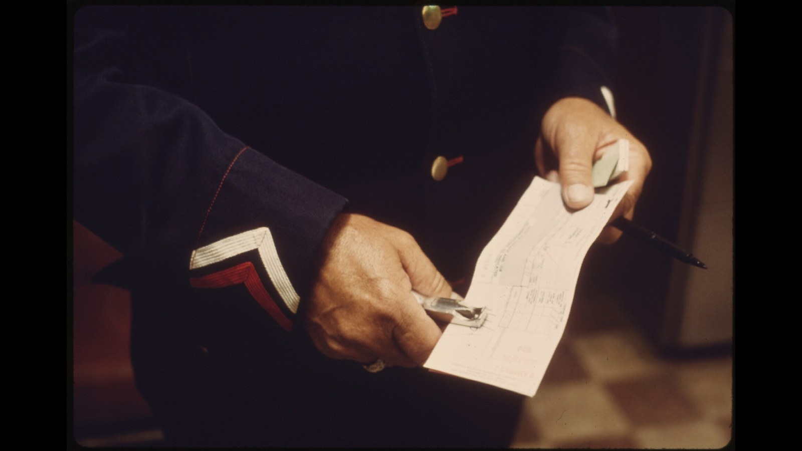 15. Chaque conducteur disposait d'un poinçon à billets portant sa signature