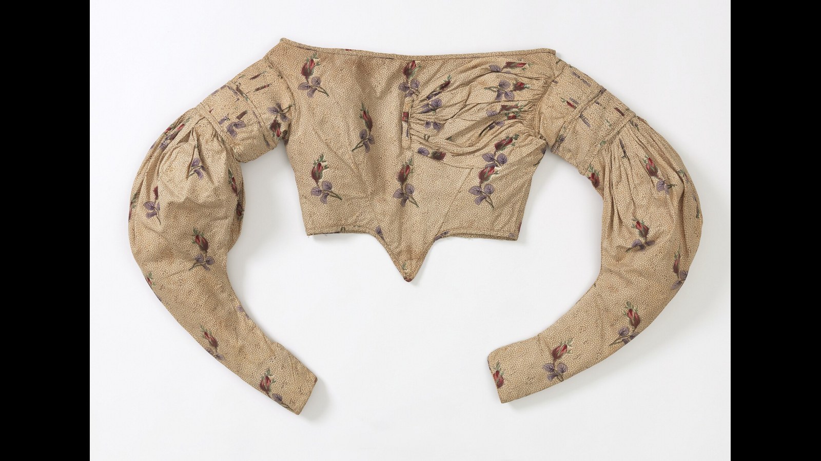 15. Des robes en calicot et des couronnes de paille ont marqué nos deux ans de mariage