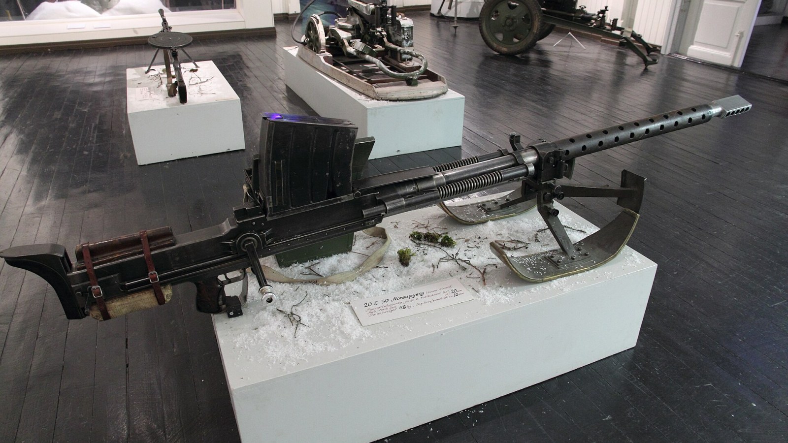3. Des adolescents ont commandé un fusil antichar de 20 mm dans des magazines spécialisés dans les armes à feu