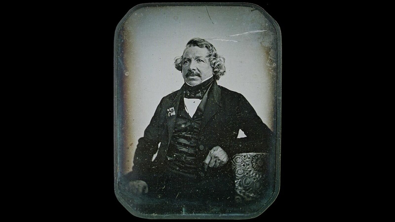 6. Daguerreotypists Risked Mercury Fumes For Every Photo