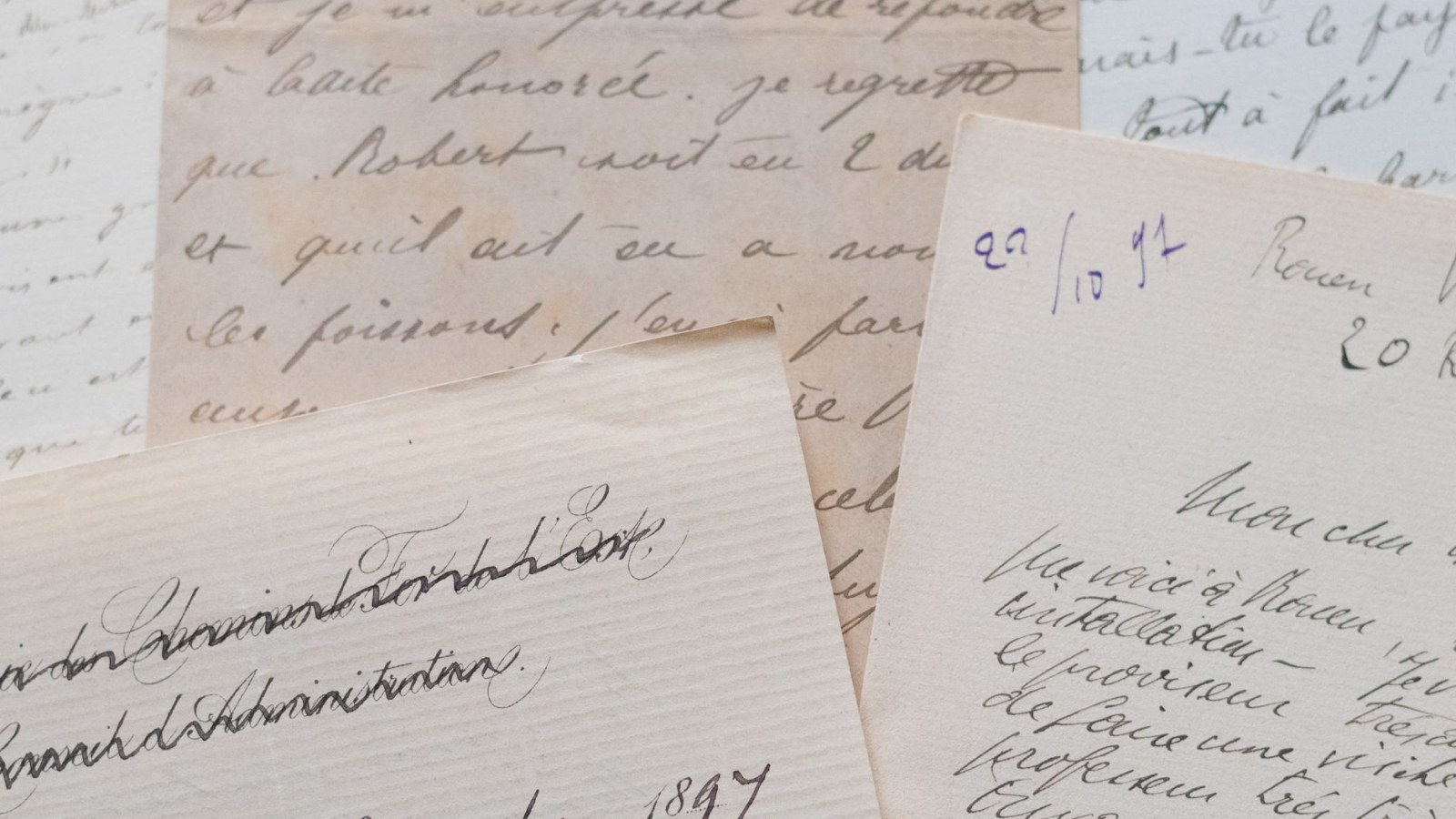 15. Une lettre en français servait à prouver son identité avant l'apparition des passeports avec photo