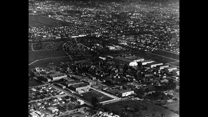 1. La séance de sport matinale devant les portes des studios d'Hollywood
