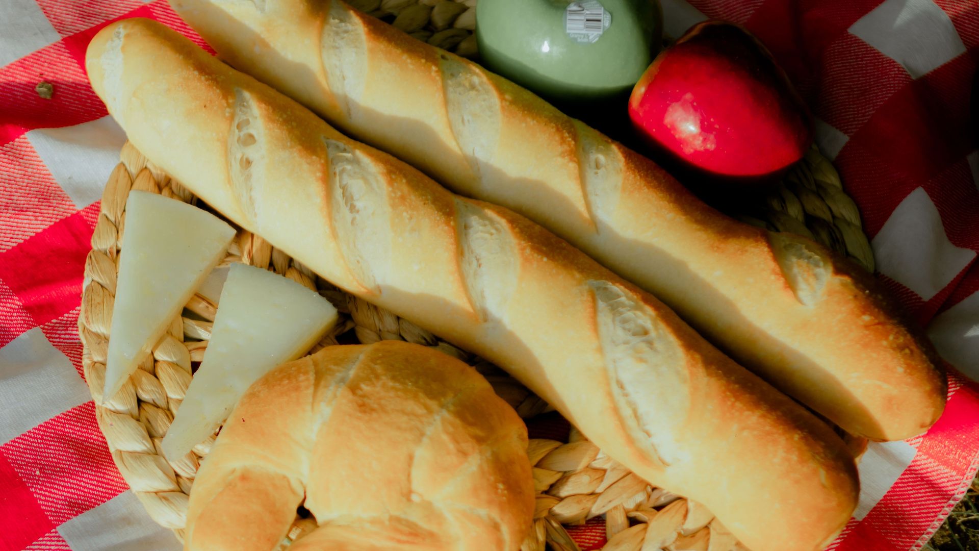 8. Obliger les suspects à avaler du pain et du fromage