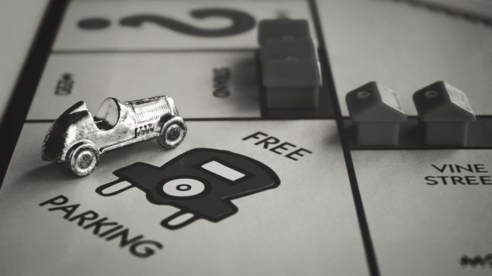 5. Le Monopoly a remplacé ses pions en métal par des pions en bois peints