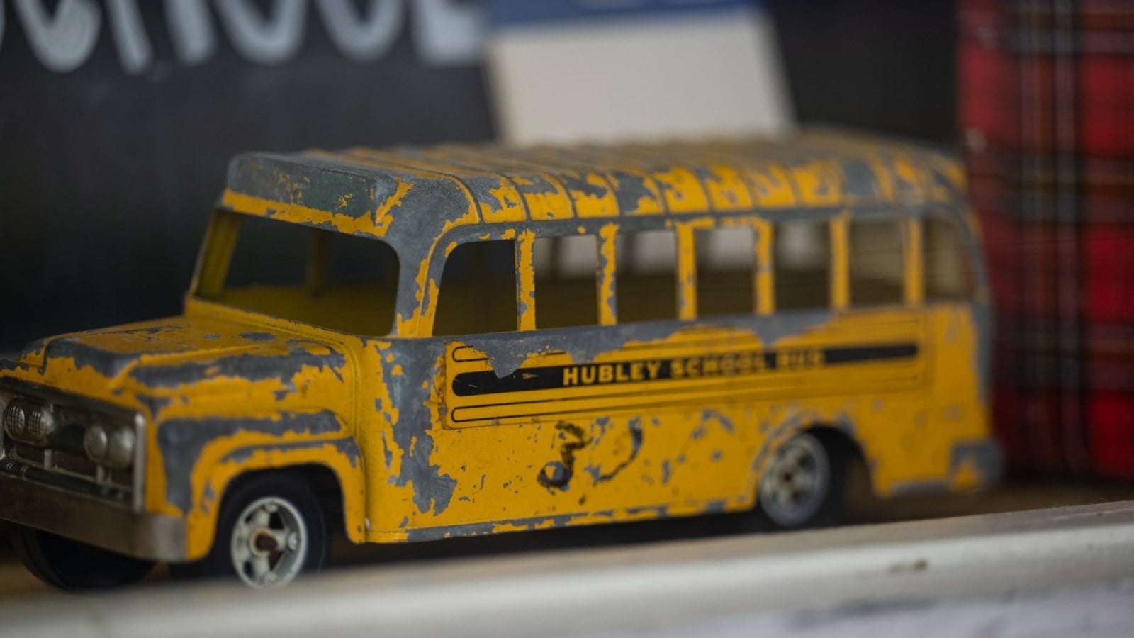 15. La conférence de Frank Cyr fait peindre tous les bus scolaires en jaune