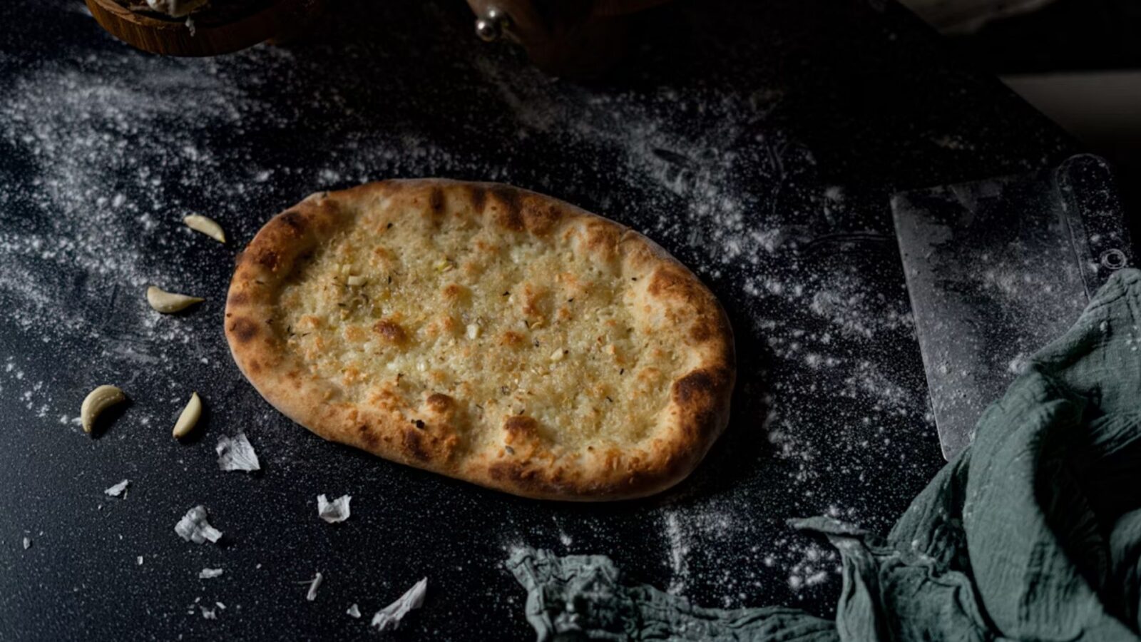 19. Les Romains garnissaient déjà leur pain plat de fromage et d'herbes aromatiques bien avant l'apparition de la pizza