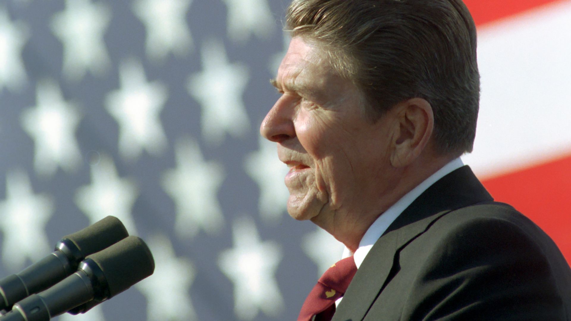 4. Ronald Reagan - Maître-nageur