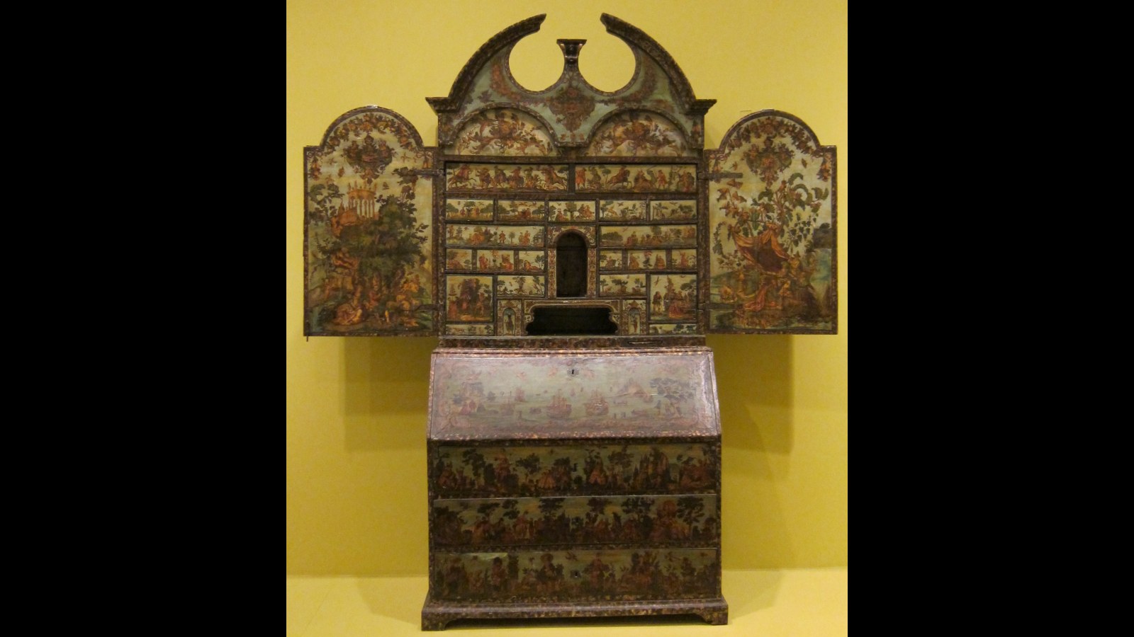 18. Furniture Makers Built Safes Into The Desk