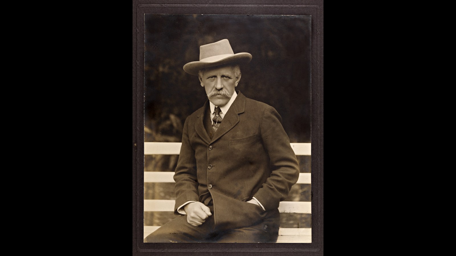 13. Fridtjof Nansen invente un passeport pour les réfugiés apatrides
