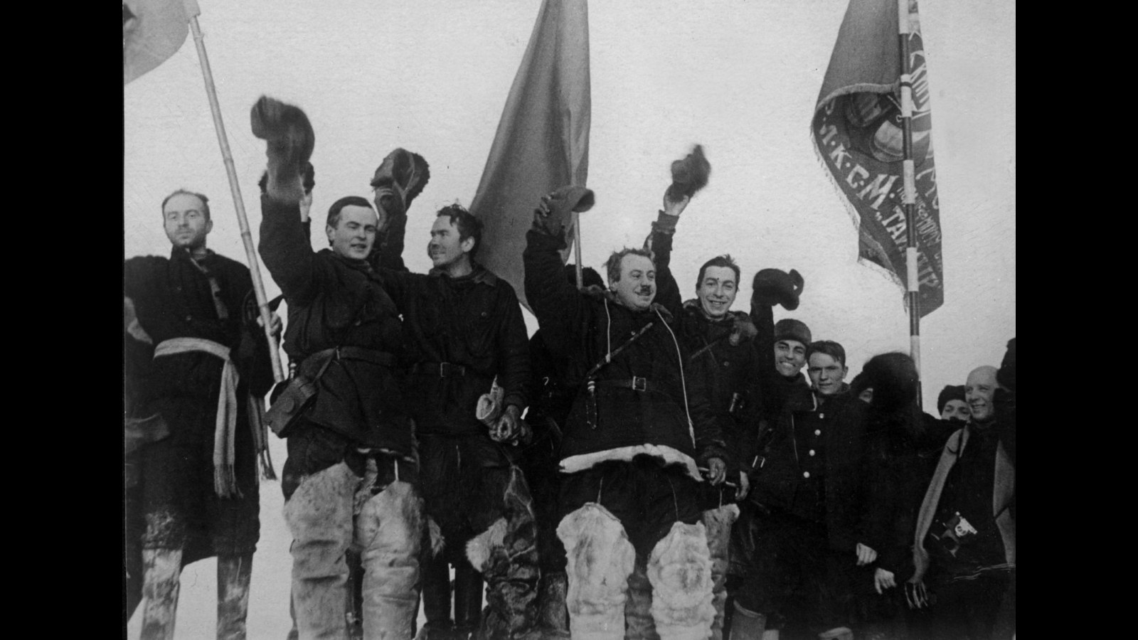13. Four Soviet Scientists Were Pulled Off A Crumbling Ice Floe Near The Pole