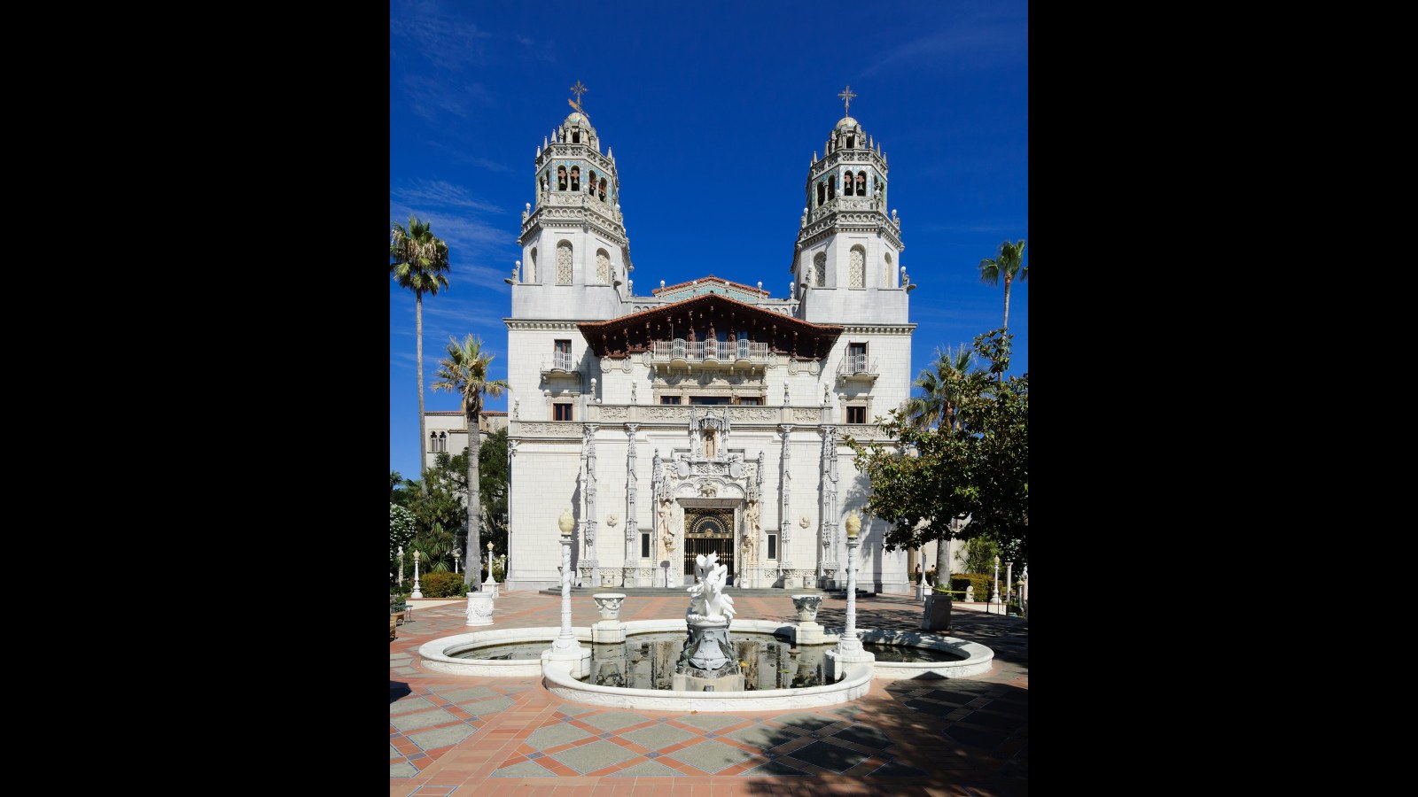 3. William Randolph Hearst Turned A California Hilltop Into A Shipped-In Castle