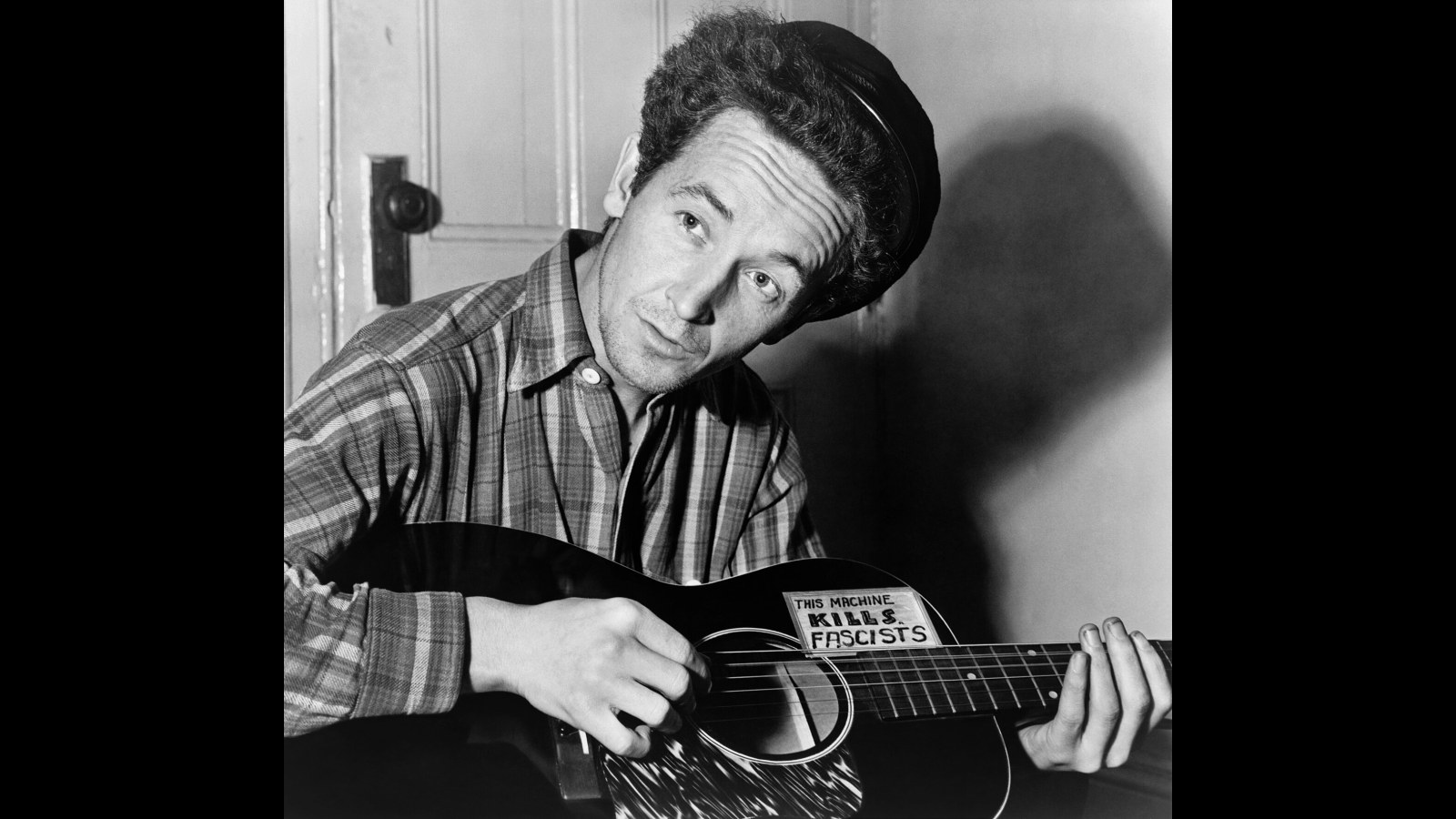 18. Woody Guthrie transforme la tempête en chanson