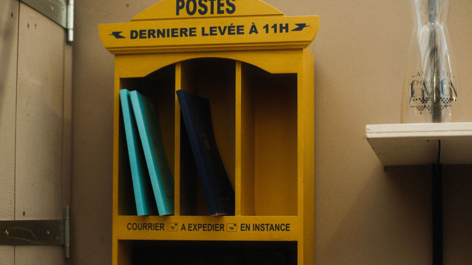 19. Un mandat postal a permis d'apporter des liquidités aux « Budget Wanderers »