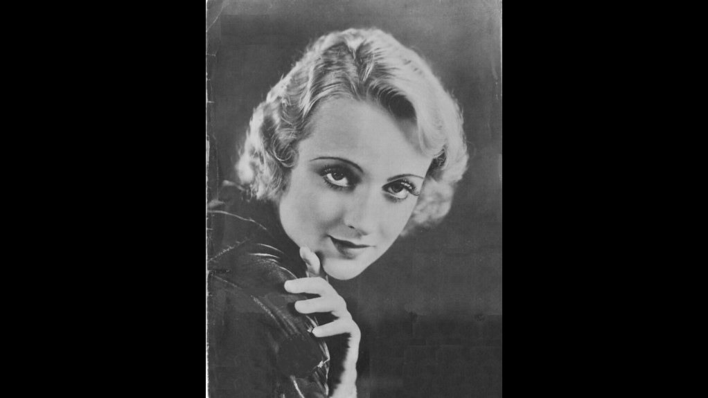11. Carole Lombard's Signature Spelling Was A Typo