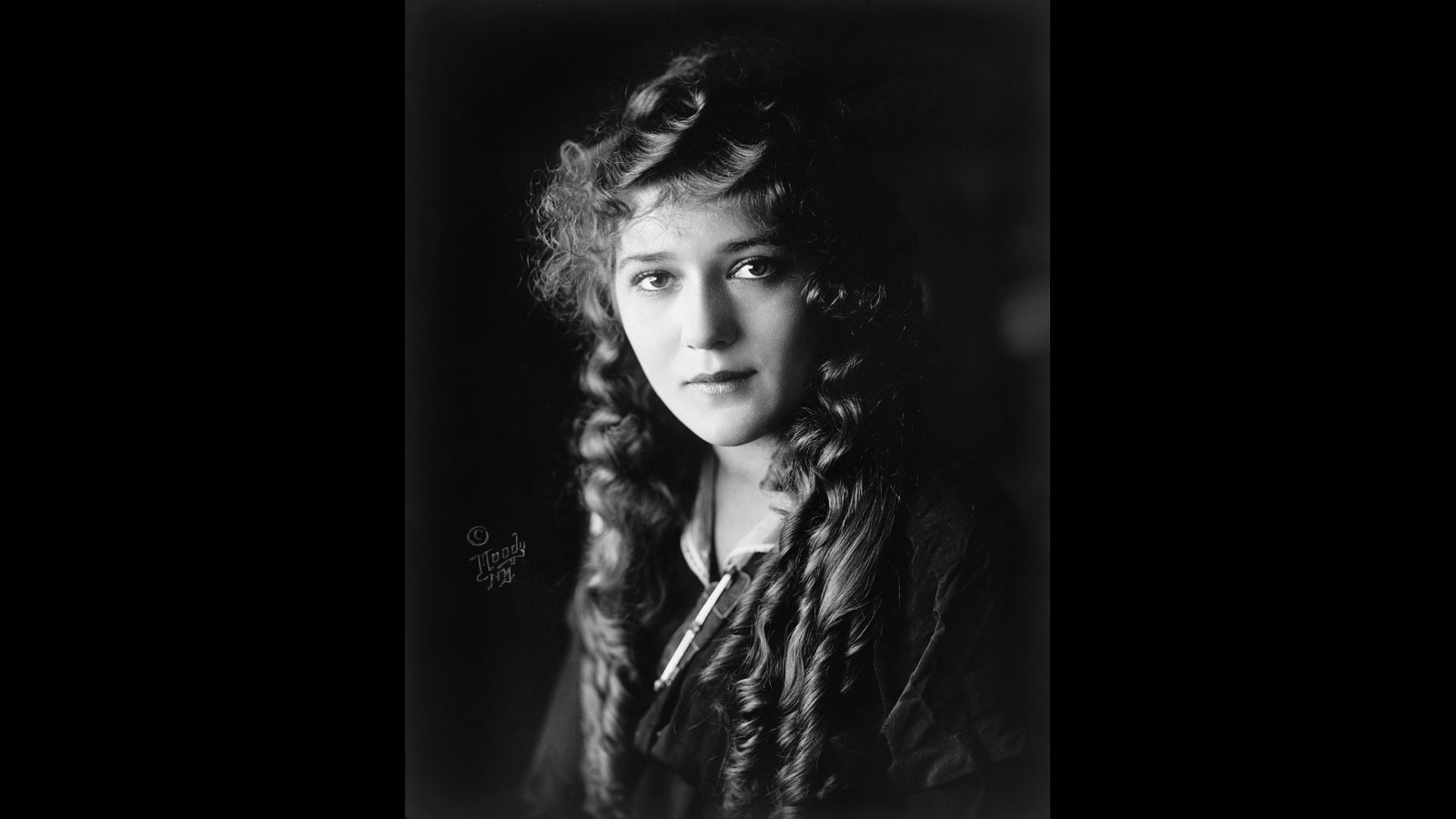 8. Mary Pickford Became Hollywood's First Official Beauty Face