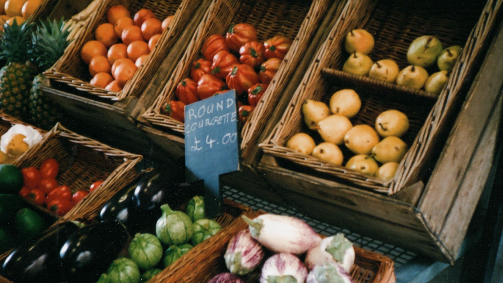15. Selon certaines rumeurs, il vivrait dans un appartement situé au-dessus d'une épicerie