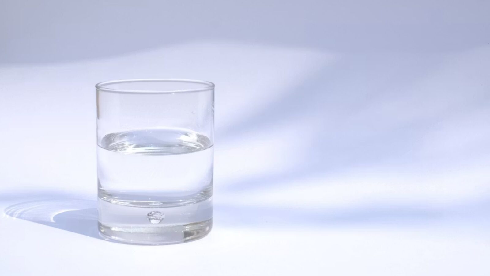 1. Oui, l'eau est essentielle, et c'est elle qui a permis la création de tout le reste